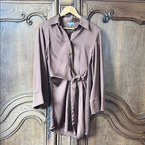 Gianni Bini Dresses & Skirts - Gianni Bini Avery Long Sleeve Satin Point Collar Neck Faux Wrap Dress